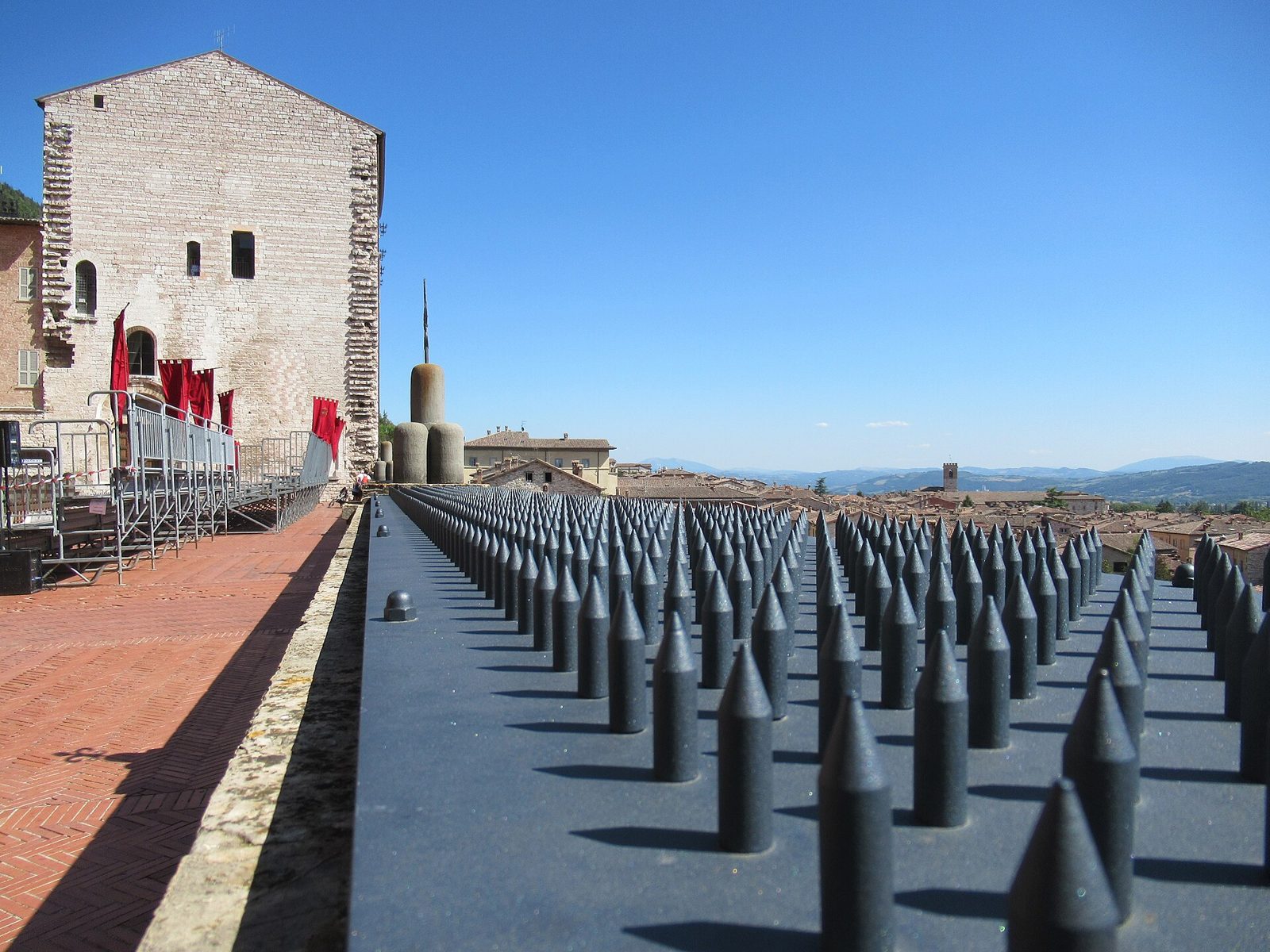 Piazza Grande, la piazza pensile